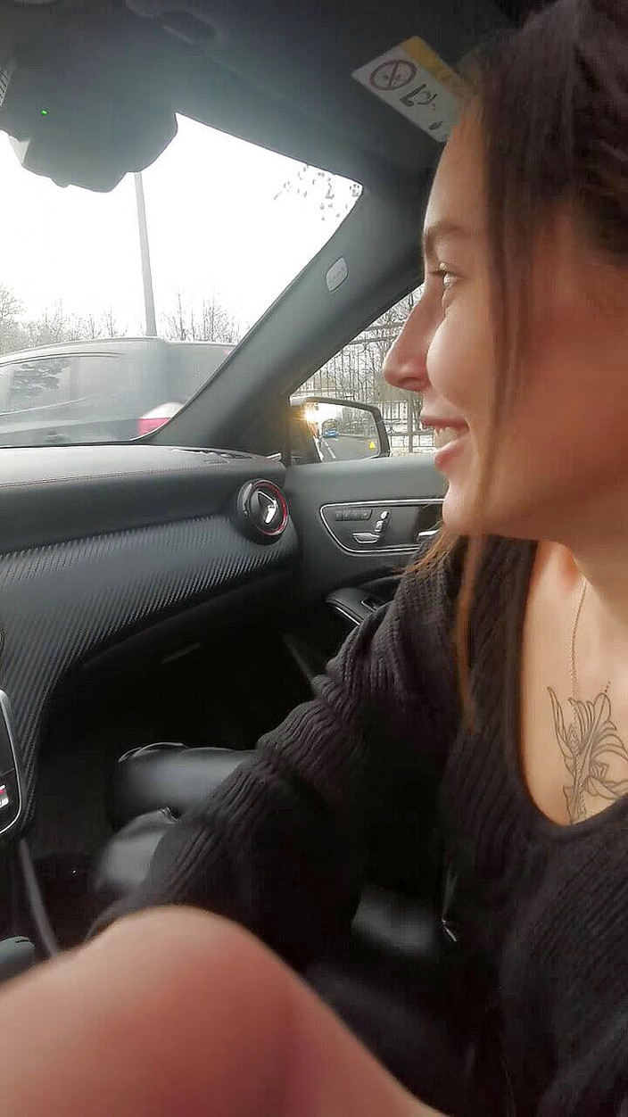 Ghomestory: Трахнули в рот в машине!