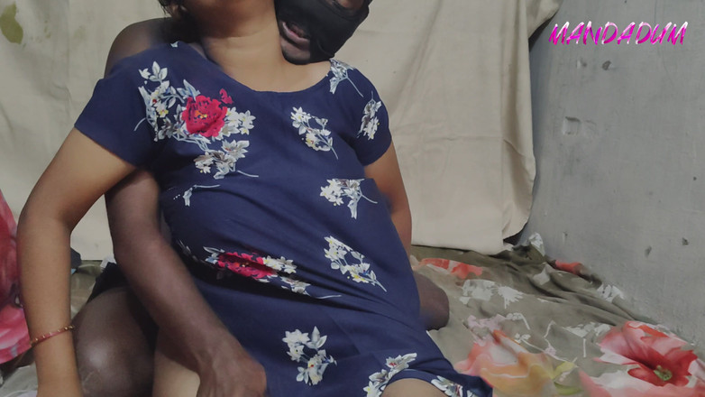 Mandadum: Ibu tiri kampung panas bersendirian di rumahnya