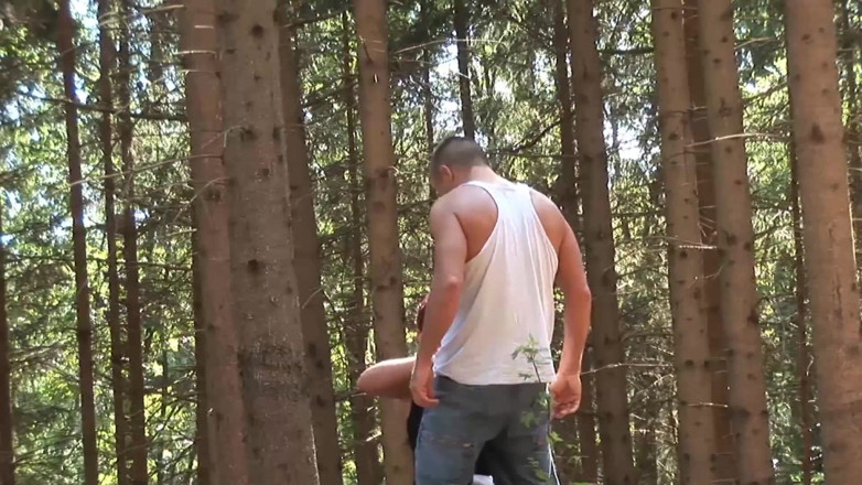 Public Entertainment: Cuplu de exhibiționiști se fut în pădure