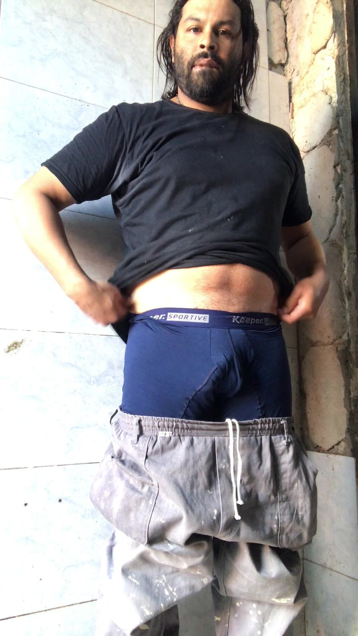 i7Bernard: 私は新しい隣人のことを考えながら、急いでしまった。