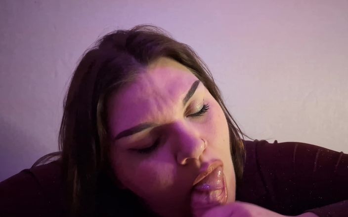 Ev St Porno: Fat Slut Gives Her Lover a Blowjob in Sexy Sequined...