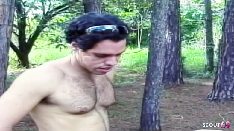 Shemale TS Collection: 赤毛のトランスジェンダーが屋外スリーサムで男性にアナルセックスされる