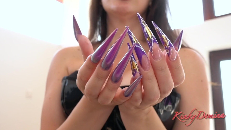 KinkyDomina: Adore mes longs ongles violets