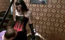Domina Lady Vampira - SM Studio Femdom Empire: Strap on šukání paní s kožedělnými