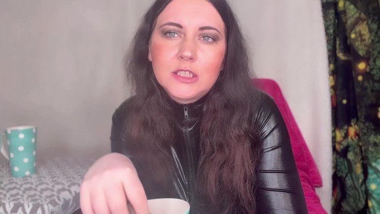 MissFFW: Miss ffw asmr raspberries खा रही है