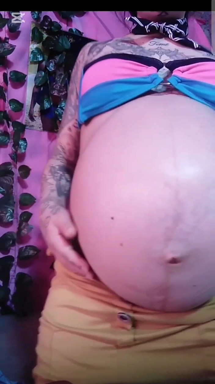 Dalyla: Burtă uriașă