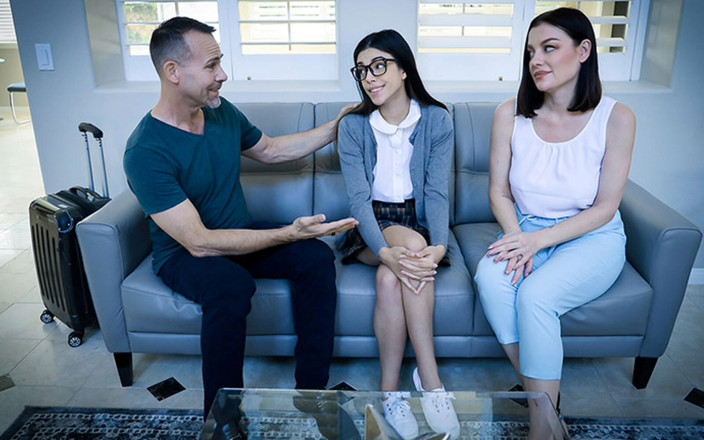 Family Strokes: FamilyStrokes - roztomilá drobná nevlastní dcera a sexy macecha v sexy...