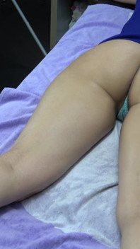 The Husband Gave His Wife a Massage as a Gift but Masseur Also Fuck Her Tight Pretty Pussy