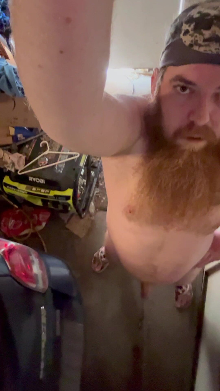 Big Baz: Piscio lungo nudo
