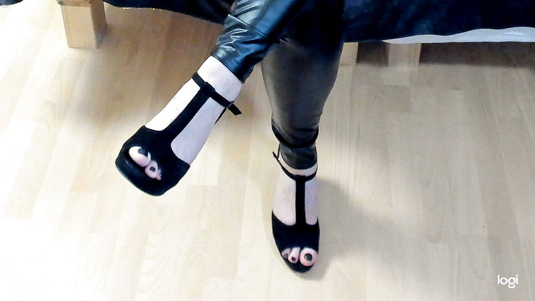 HotLeyla86: レディ・レイラがあなたの場所の使用人を見せてくれる