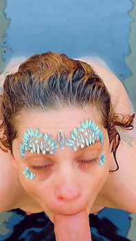 Blauer Blowjob