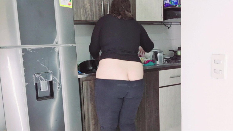 Alice H: Buttcrack Stepmom Cleaning the Kitchen