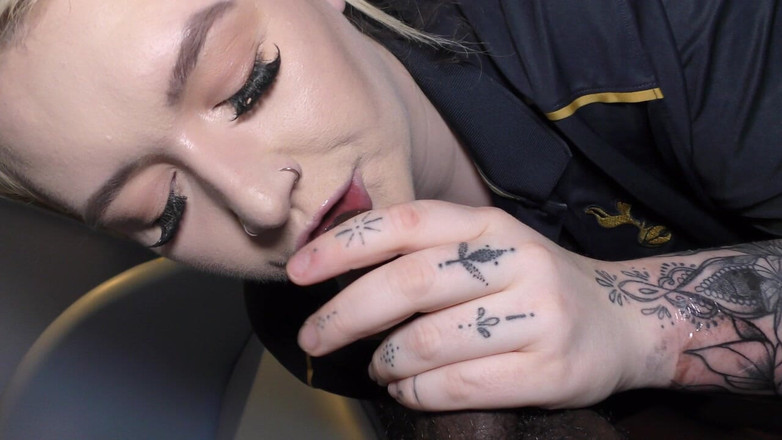 Digi Creationsxxx: Georgie Winters suce un fan de spurs