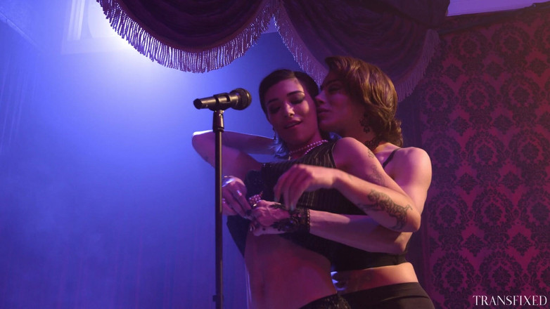 Transfixed ADULTTIME: Transfixed - Chefe trans do cabaré Brooklyn Gray não resiste a...