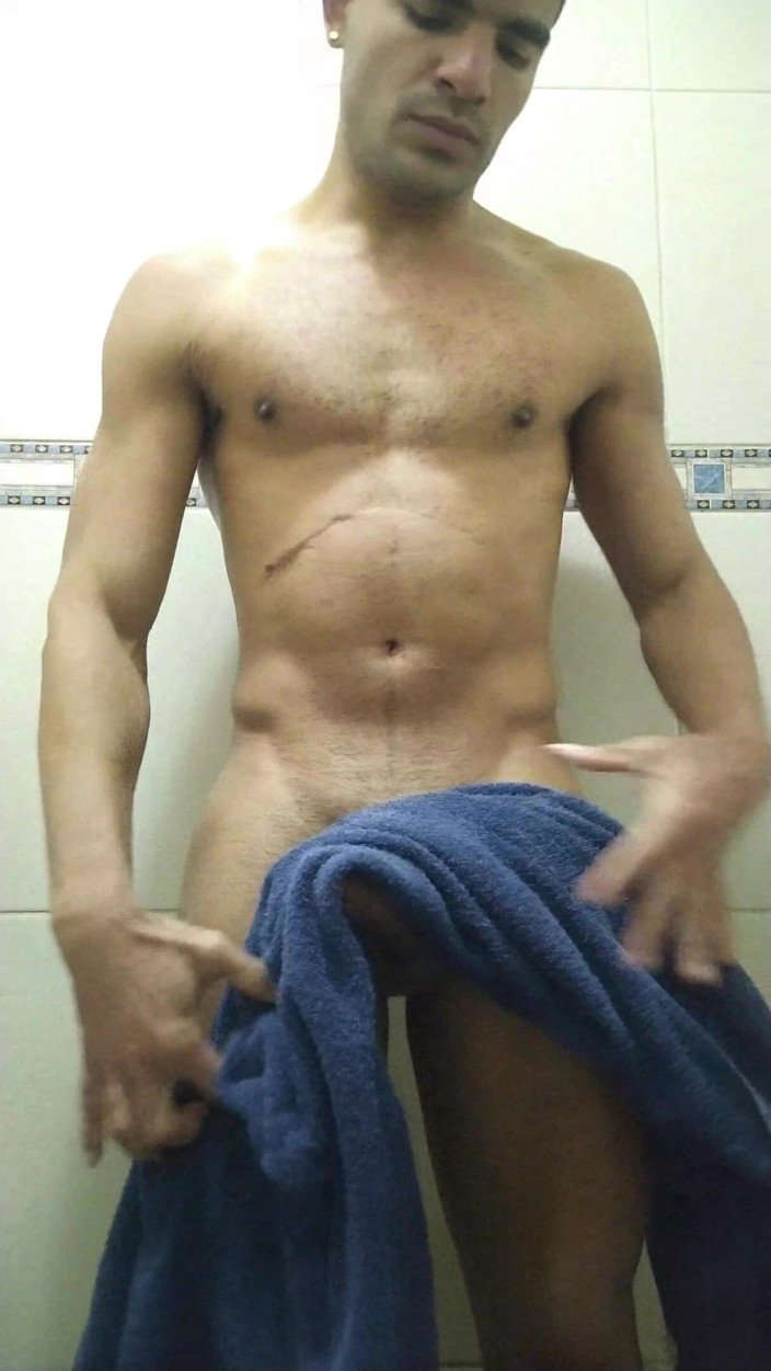 trebol_Jess: young latam handjob in a shower