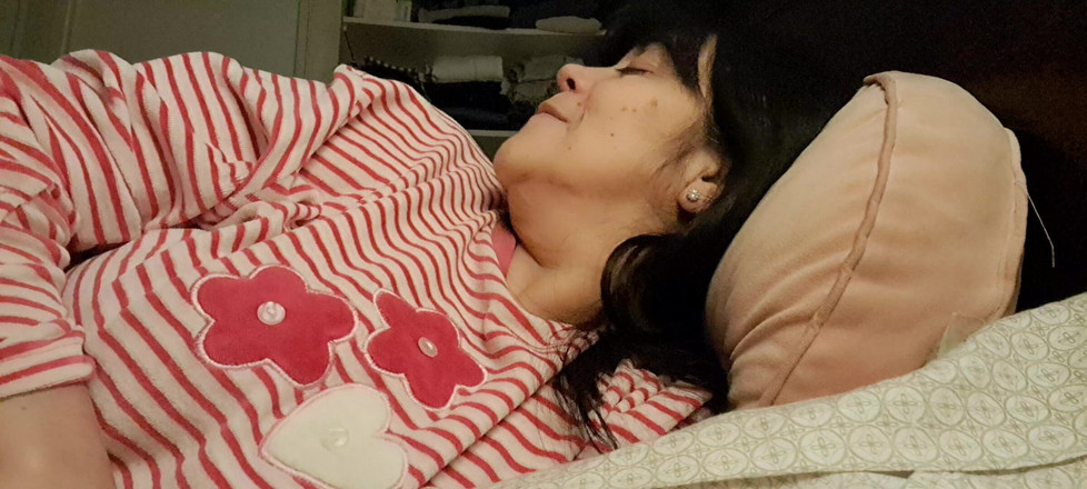 Mommy big hairy pussy: Im bett mit einer jungen liebhaberin fühle ich es hart