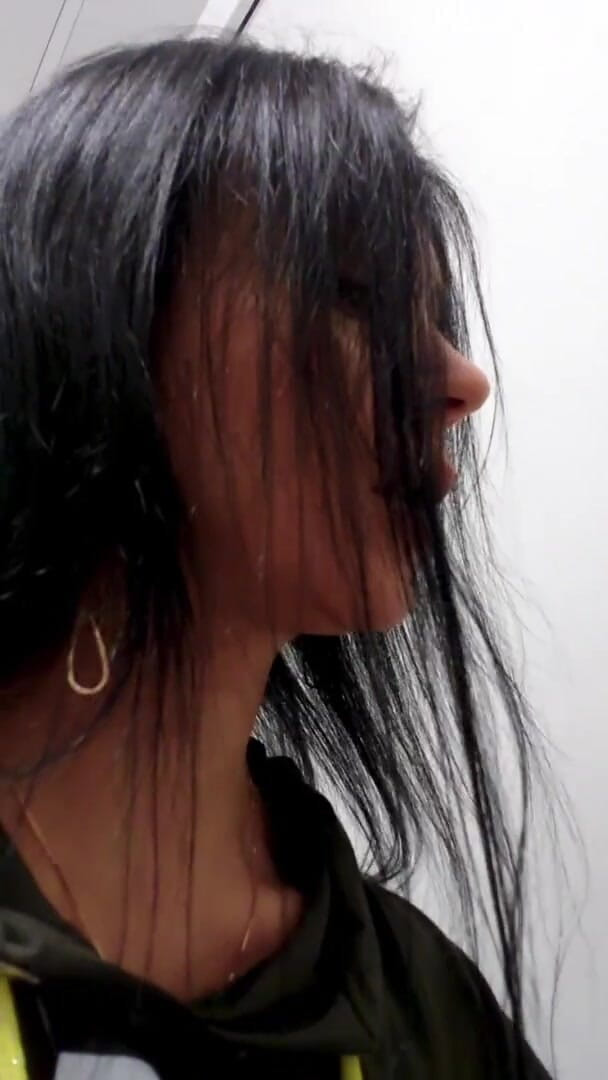 KristinaSlut: Shaving Pussy in Shop Toilet