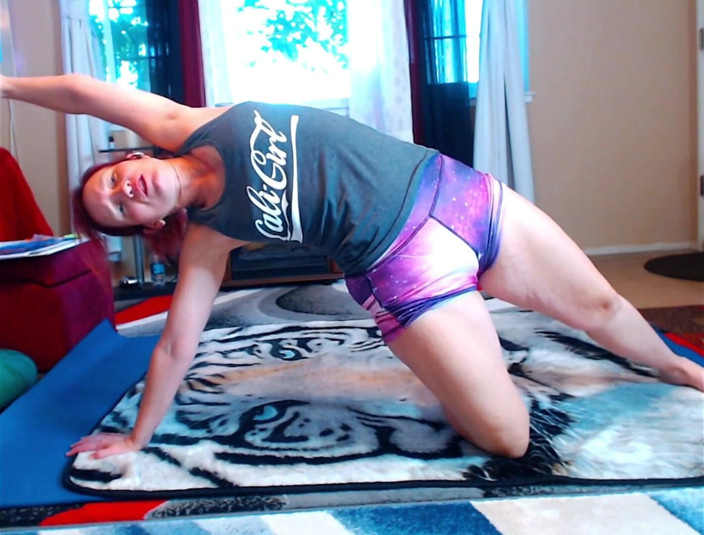 Aurora Willows: Easy yoga beginner stretching