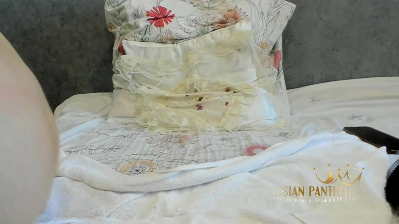 ANGELA_LADY: Tante seksi rambut cokelat melucuti stoking erotisnya dan crot di...