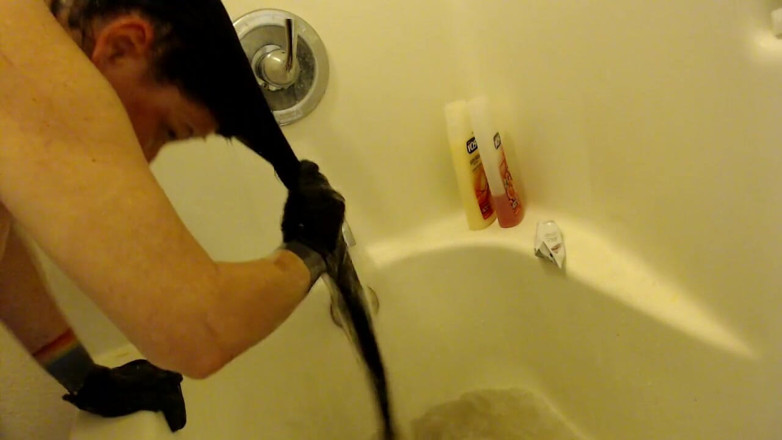 Abby Anna: Bagunçada lavagem de corante de cabelo preto