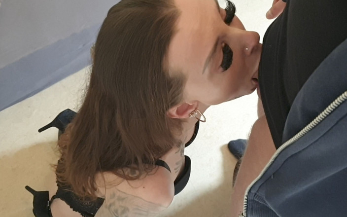 Casting66: De gebruiker bezoekt me thuis en neukt me voor de...