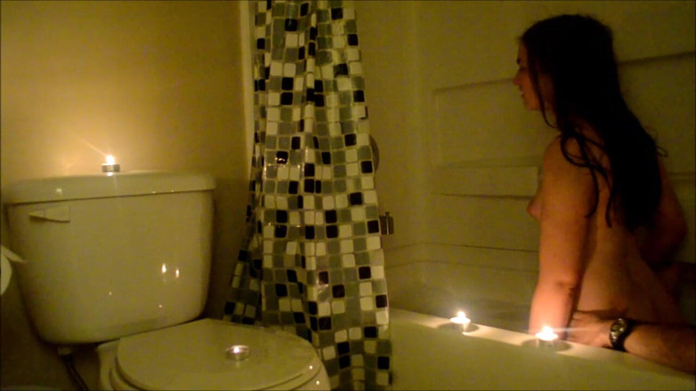 LustfulGeeks: Abby lãng mạn bồn tắm tình dục