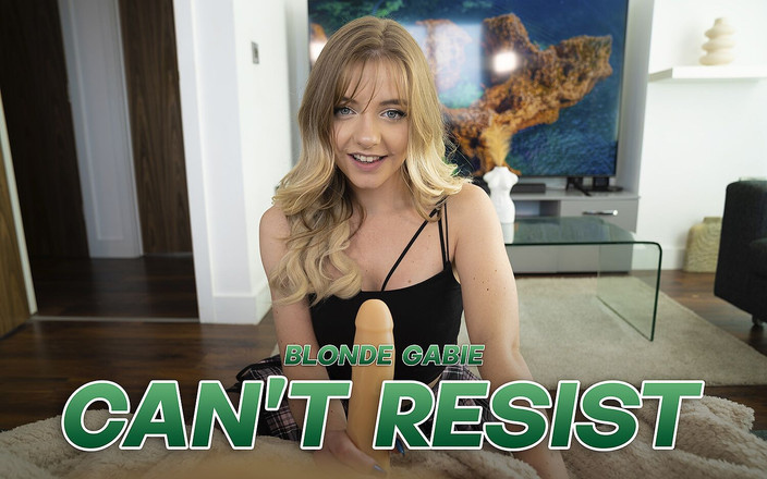 Deviants VR: 금발 가비 - 저항할 수 없어