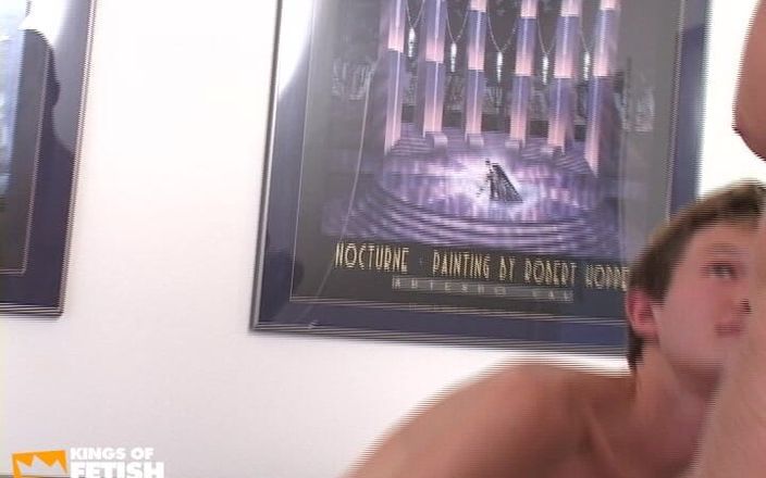 Gay Diaries: Hombre musculoso tiene su culo martillado por un twink cachondo...