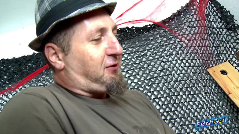Old Bangs Young: Teen brunetka si nechá provrtat zadek velkým ptákem, aby získala...