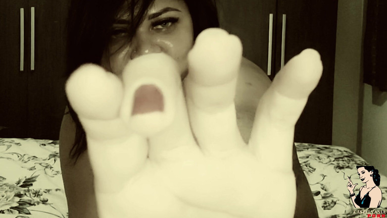 Beatriz De Jesus Silva: Suellen Santos - 公司最好的员工被安全摄像头拍到