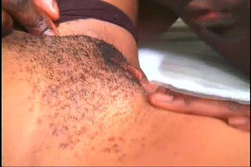CBD Media Interracial: Un tip care face livrări o fute pe iubita africană...