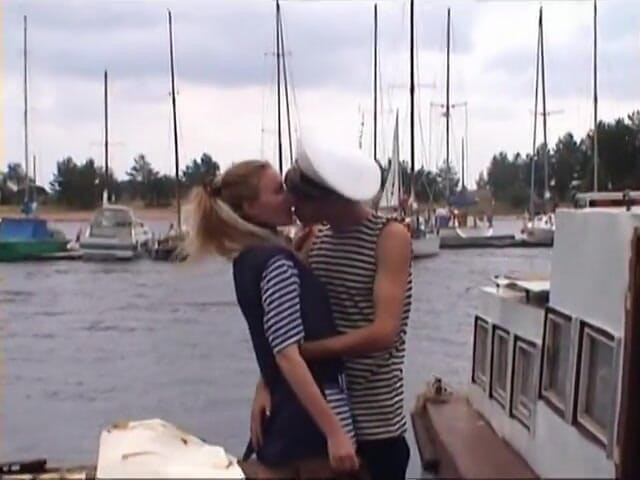 Radical: Amateurs in boat - Classic porn from 90s