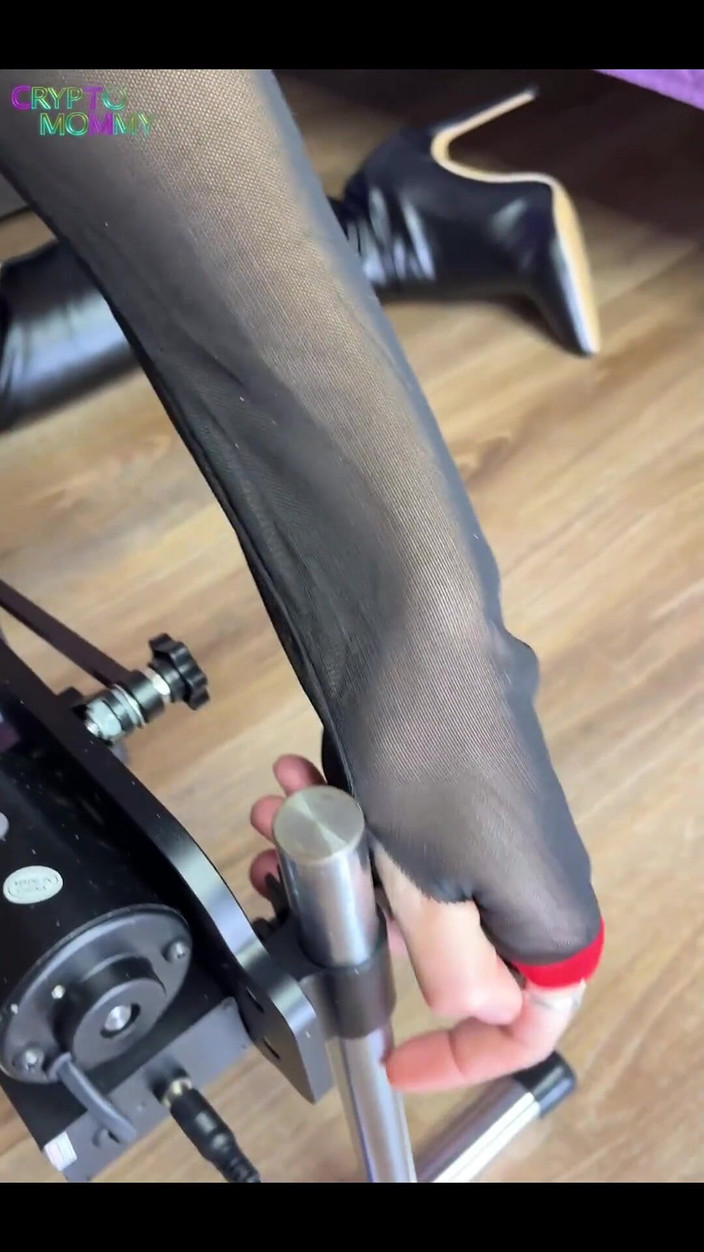 Crypto Mommy: Bb，我在泳池里等你