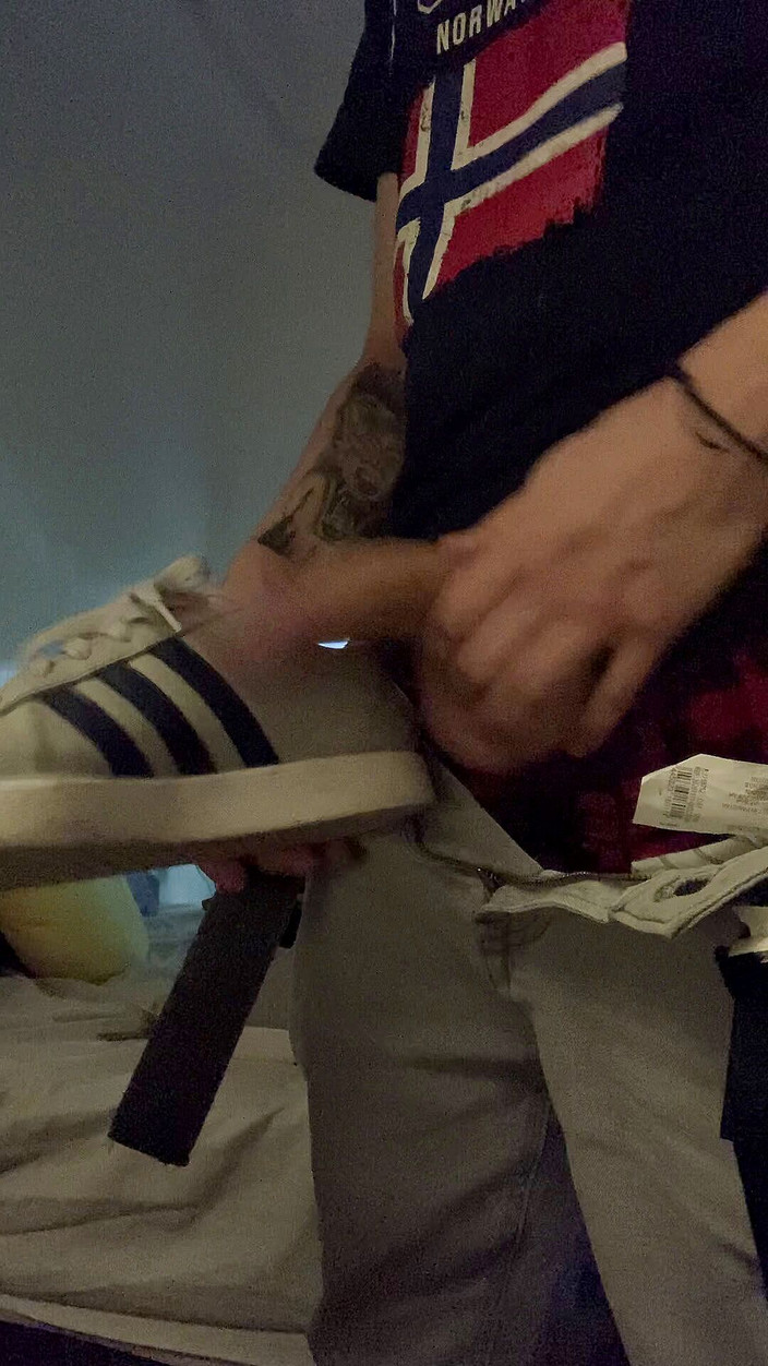 Babywhite99: 스니커즈 페티쉬 남자