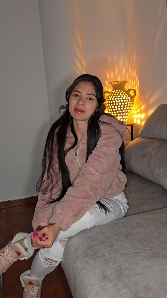 Labestiaylabella: Știu că o fată excitată de pe Tinder o fut...