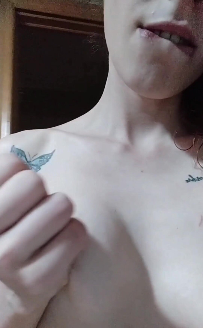 Hard & Rock cc: Kousám si rty, tře si bradavky, pokud toto zrcadlo může...