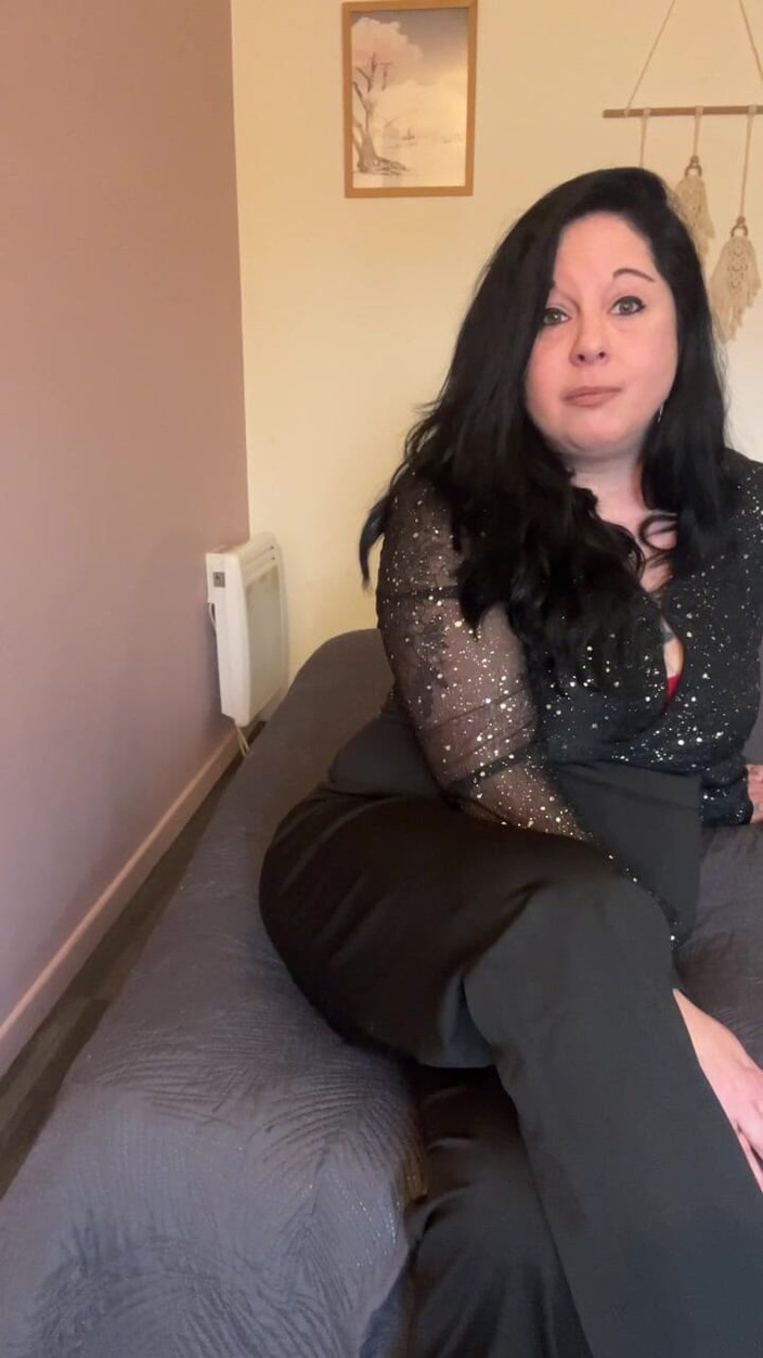 Maitresse Clara: Dă-mi curul tău de Anul Nou!