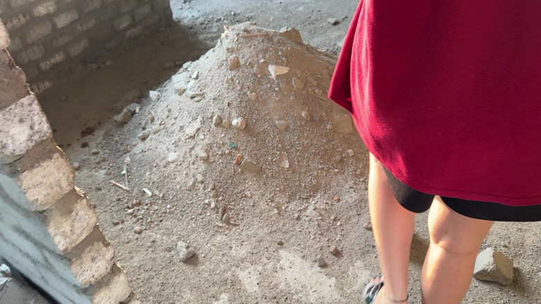 jaanvikapoor2580: Seks di luar ruangan di gedung konstruksi dengan gadis imut,...
