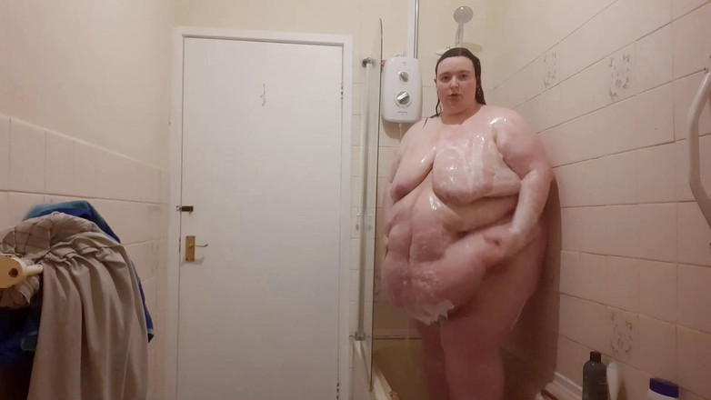 SSBBWLadyBrads: SSBBWshower e barriga balançando jogando