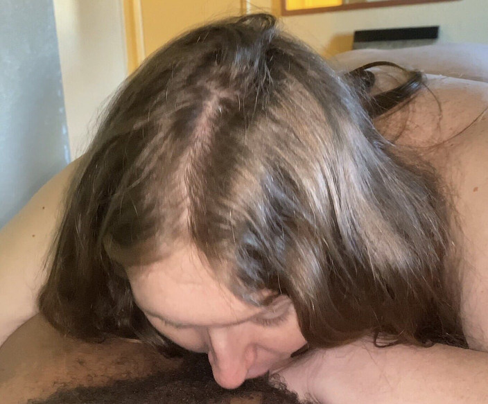 Kat G: Velká Bílá Tranny Orally potěší její bbc hookup