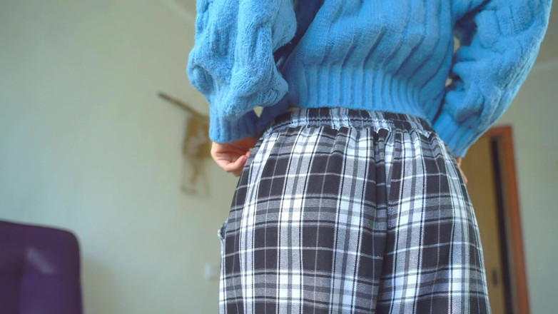 Rarible Diamond: Maglione blu e mutandine