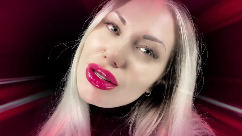 Goddess Misha Goldy: Application interdite de rouge à lèvres