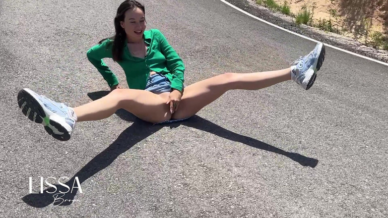 Lissa Brown: Pasangan ini nekat di tempat umum!