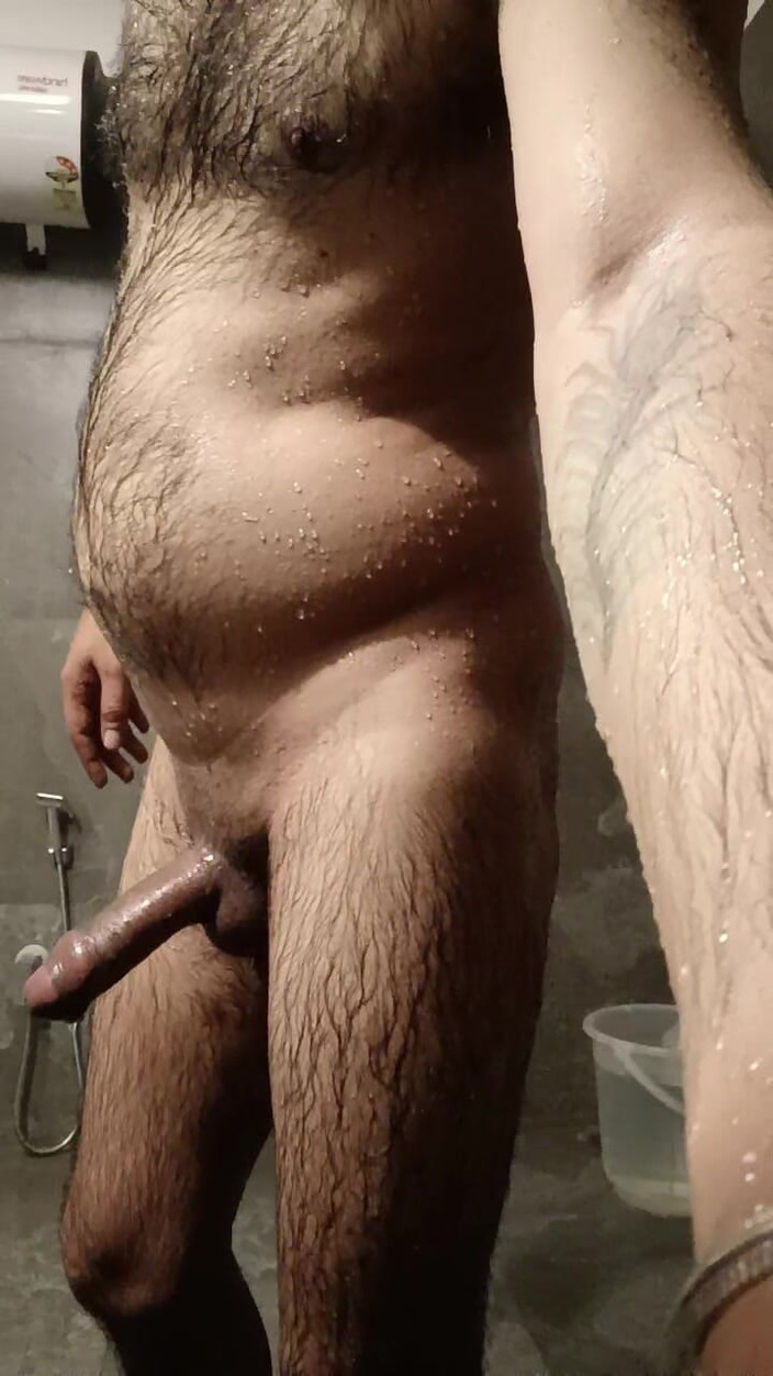 Rajasthani-old-lover: Индийский мужчина наслаждается ванной в отеле