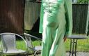 Nottstvslut: Sissy tgirl dans une robe en satin vert sexy