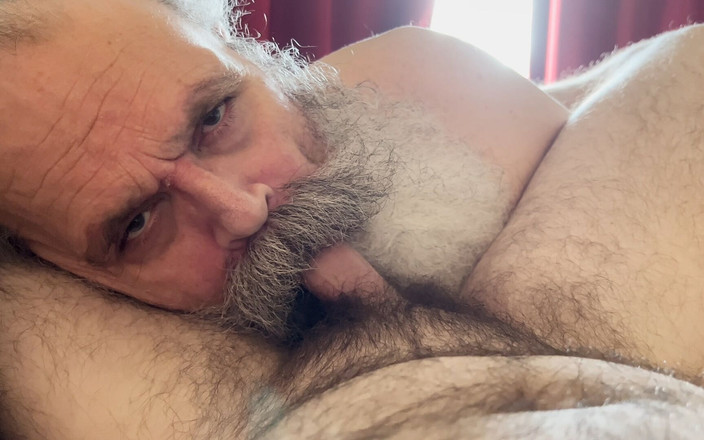 FuzzyBeardBoy: Büyük sakallı baba yarak emiyor