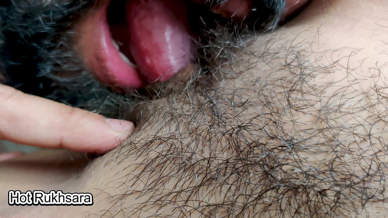 hot_rukhsara: 妻が家にいないと、家にいるふしだらな女を呼び、ソファで後背位で犯した