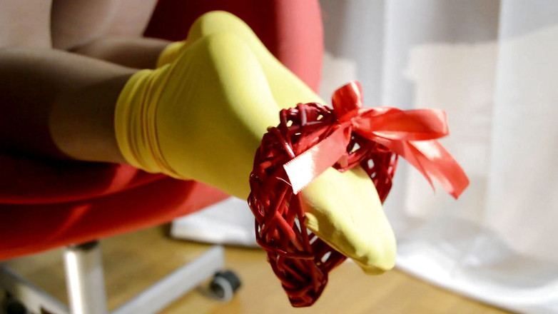 Mistress Legs: Leckere gelbe socken