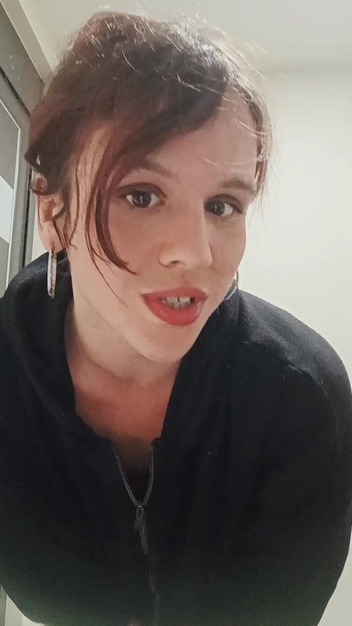 Launiexxxx: Trisha gioca con se stessa e con il suo culo