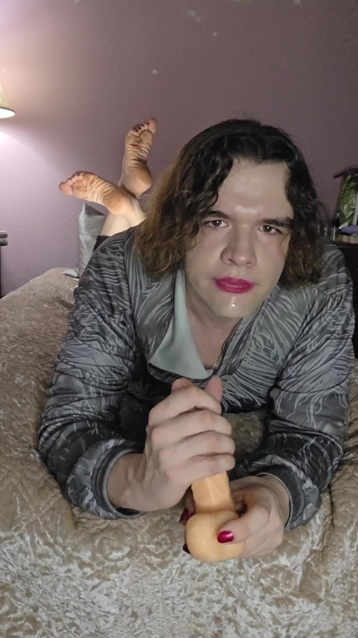 Miss Dimples: Nonbinary Femboy face un antrenament în gât în timp ce face "ipostaza"